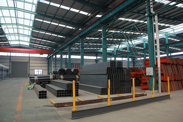 山東鋼結(jié)構(gòu)加工廠(chǎng)家介紹5000平米鋼結(jié)構(gòu)廠(chǎng)房的主要構(gòu)成